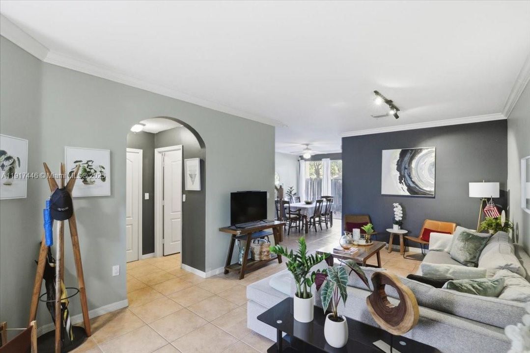 На продажу: $560,000 (4 спален, 2 ванн, 1809 Квадратных фут)