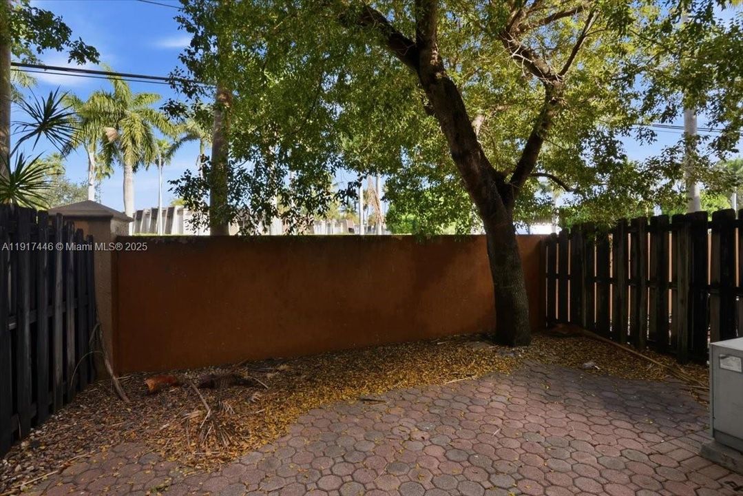 На продажу: $560,000 (4 спален, 2 ванн, 1809 Квадратных фут)