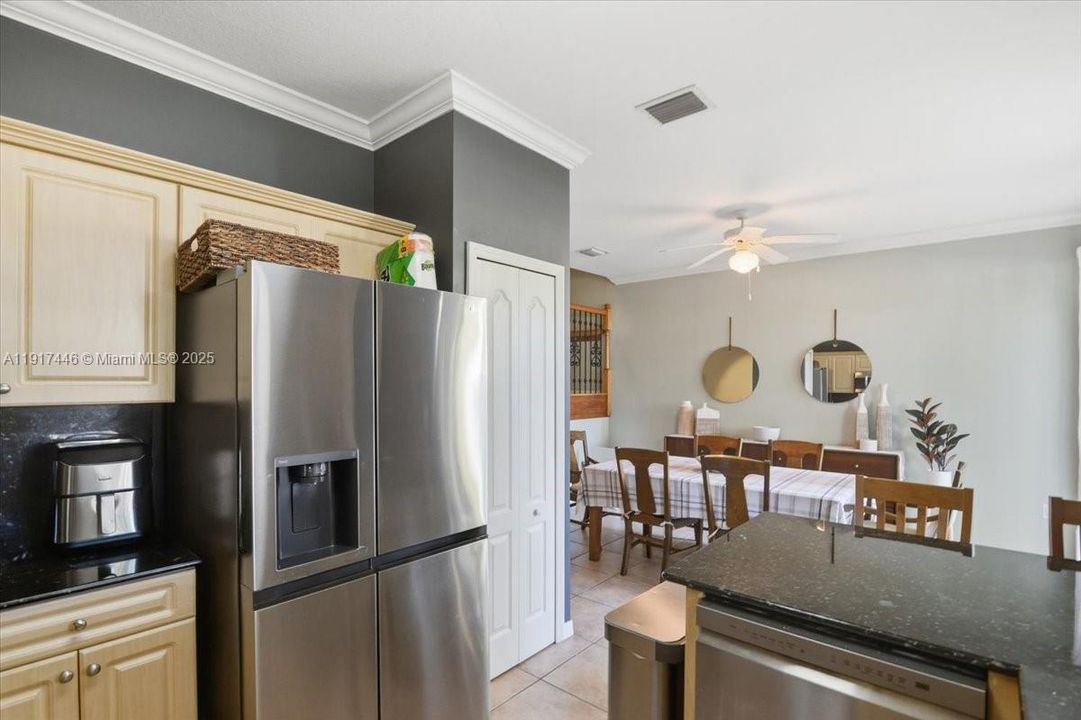 На продажу: $560,000 (4 спален, 2 ванн, 1809 Квадратных фут)