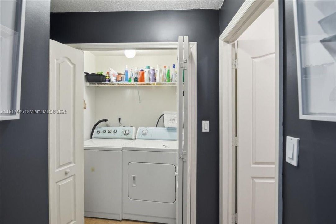 На продажу: $560,000 (4 спален, 2 ванн, 1809 Квадратных фут)