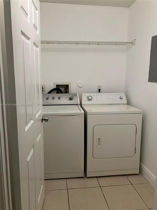 Под контрактом: $2,000 (2 спален, 1 ванн, 1035 Квадратных фут)