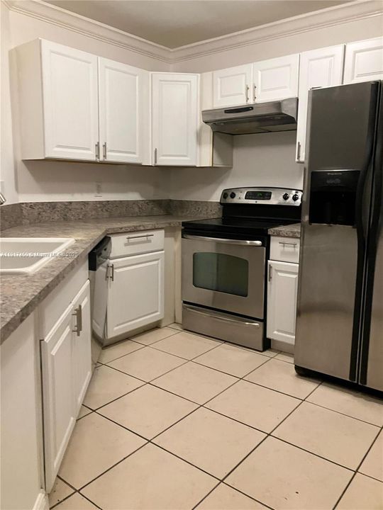 Под контрактом: $2,000 (2 спален, 1 ванн, 1035 Квадратных фут)