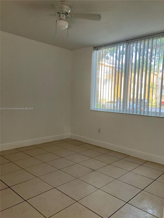 Под контрактом: $2,000 (2 спален, 1 ванн, 1035 Квадратных фут)