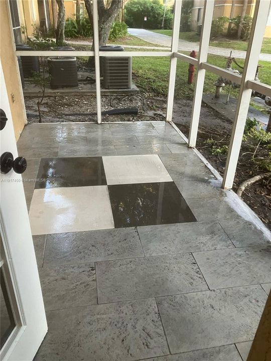 Под контрактом: $2,000 (2 спален, 1 ванн, 1035 Квадратных фут)