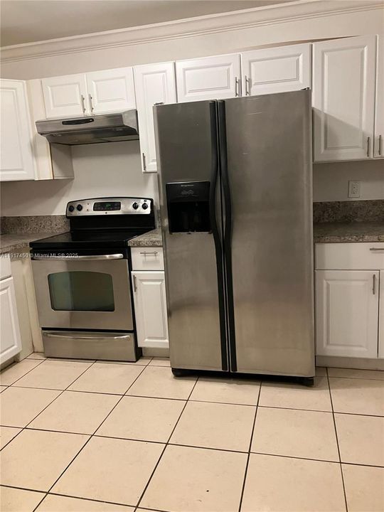 Под контрактом: $2,000 (2 спален, 1 ванн, 1035 Квадратных фут)