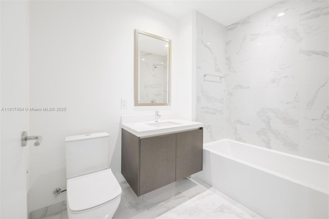 Под контрактом: $9,000 (3 спален, 4 ванн, 2204 Квадратных фут)