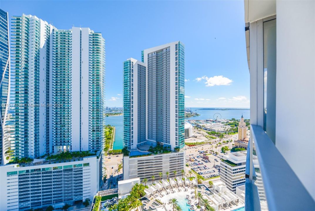 Под контрактом: $9,000 (3 спален, 4 ванн, 2204 Квадратных фут)