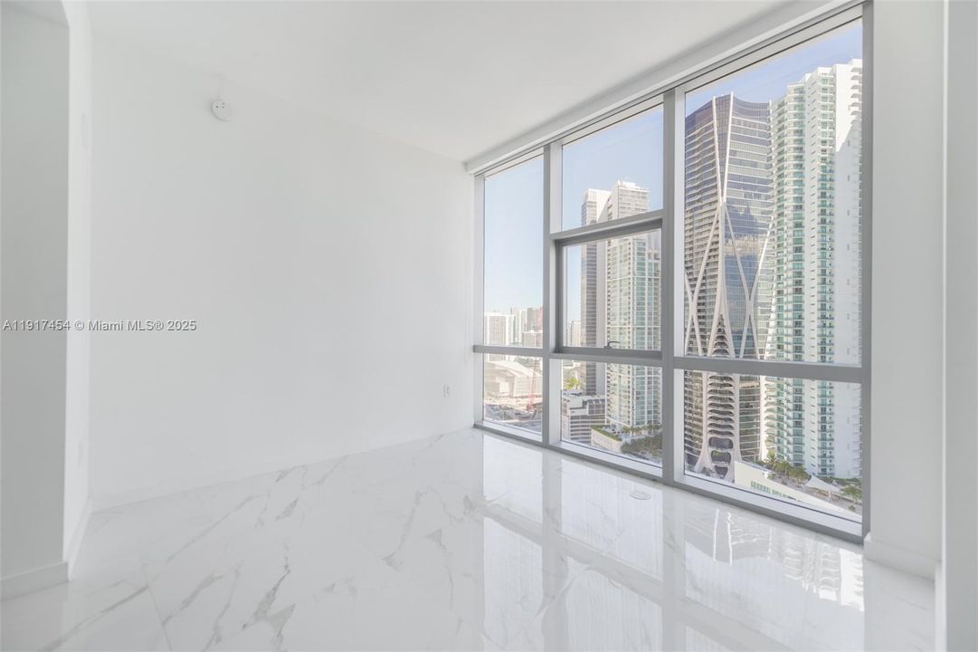 Под контрактом: $9,000 (3 спален, 4 ванн, 2204 Квадратных фут)