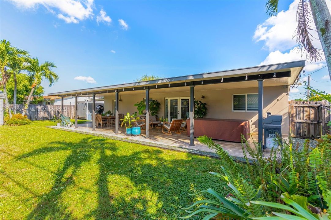 На продажу: $739,000 (3 спален, 2 ванн, 1360 Квадратных фут)