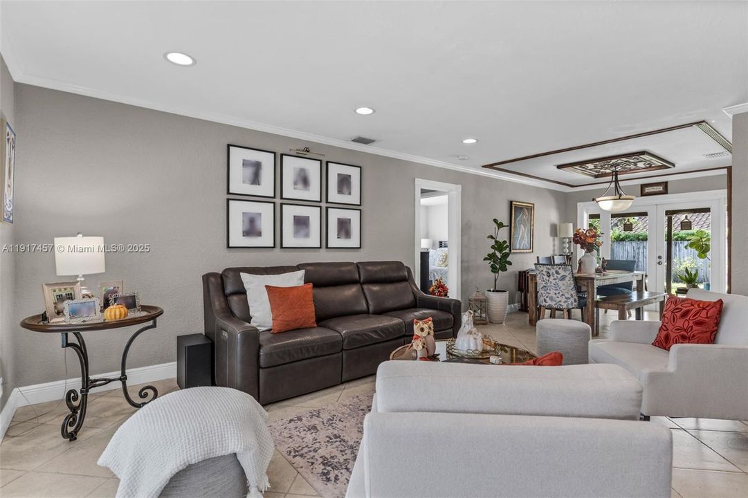 На продажу: $739,000 (3 спален, 2 ванн, 1360 Квадратных фут)