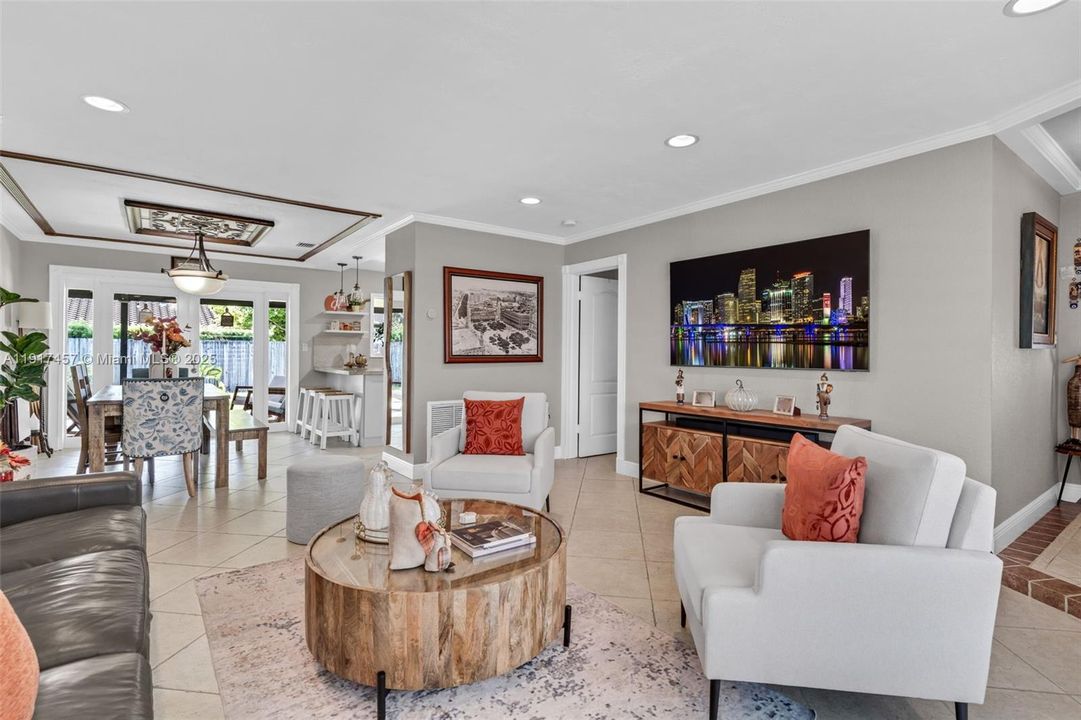 На продажу: $739,000 (3 спален, 2 ванн, 1360 Квадратных фут)