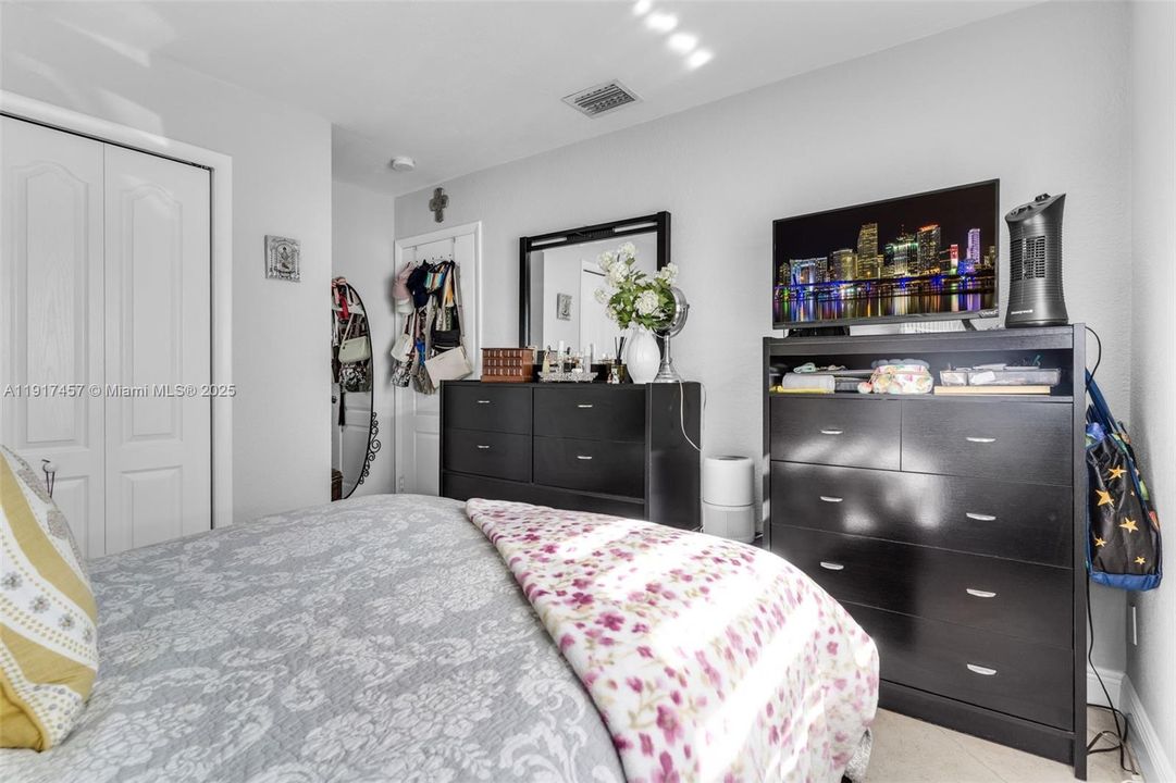 На продажу: $739,000 (3 спален, 2 ванн, 1360 Квадратных фут)