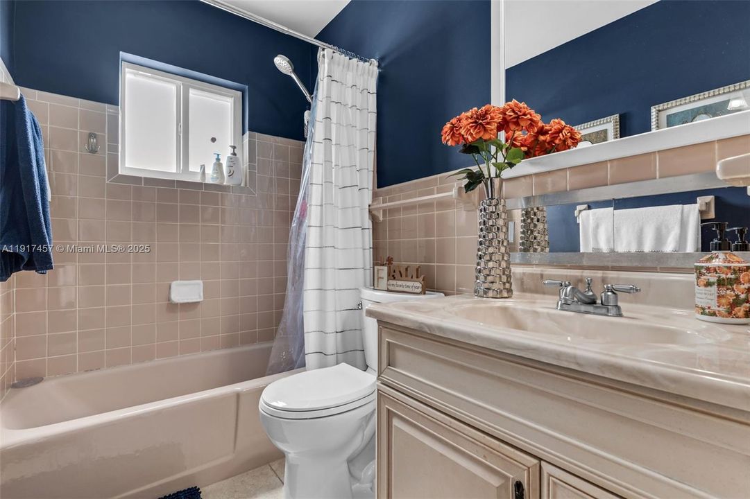 На продажу: $739,000 (3 спален, 2 ванн, 1360 Квадратных фут)