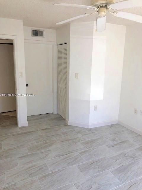 На продажу: $185,000 (1 спален, 1 ванн, 850 Квадратных фут)