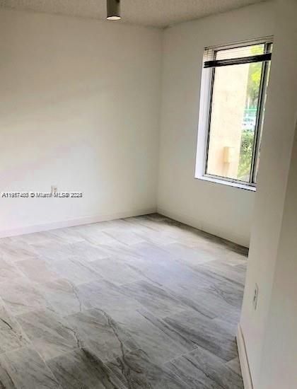 На продажу: $185,000 (1 спален, 1 ванн, 850 Квадратных фут)