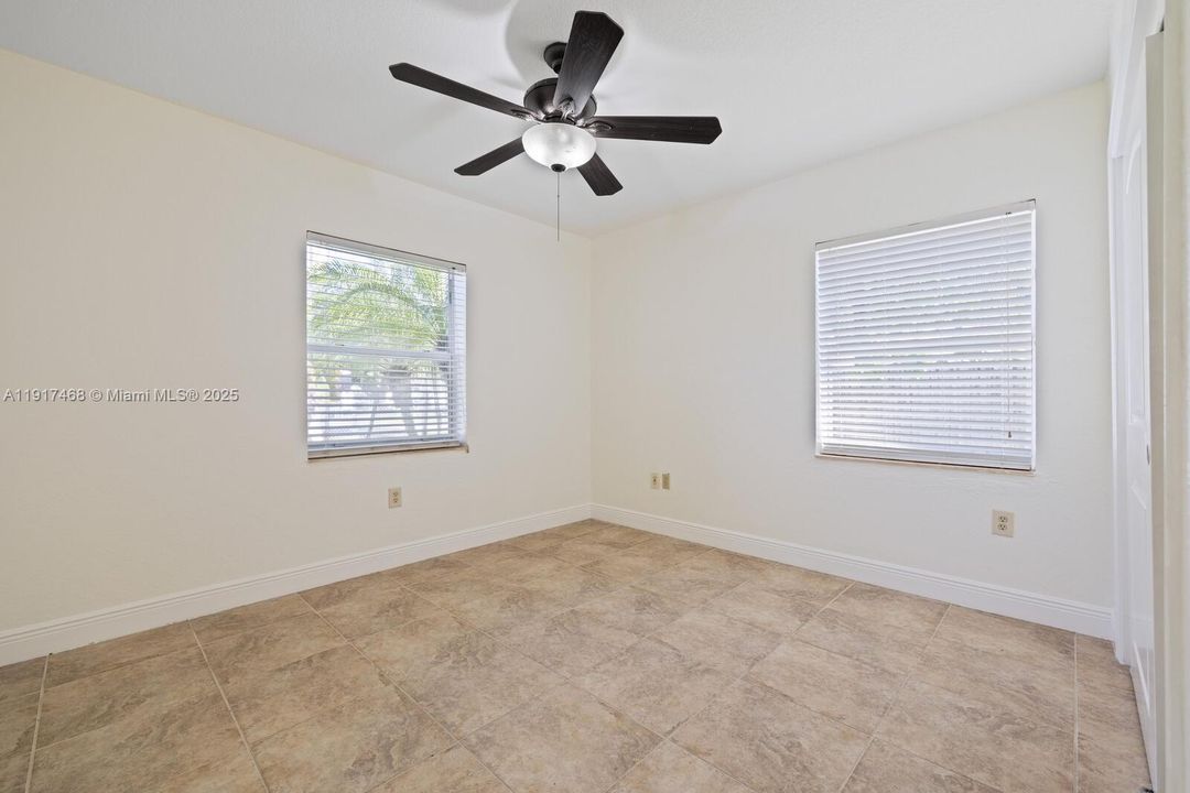 待售: $569,900 (4 贝兹, 3 浴室, 1820 平方英尺)