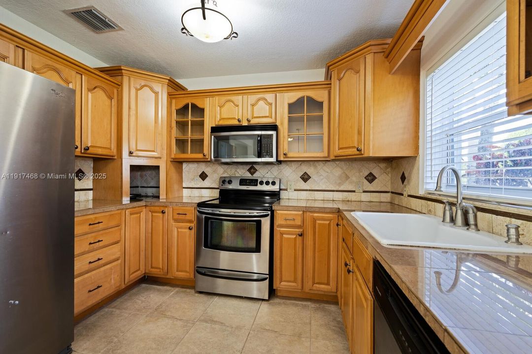 待售: $569,900 (4 贝兹, 3 浴室, 1820 平方英尺)