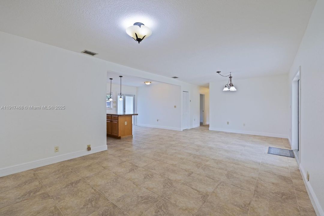 待售: $569,900 (4 贝兹, 3 浴室, 1820 平方英尺)