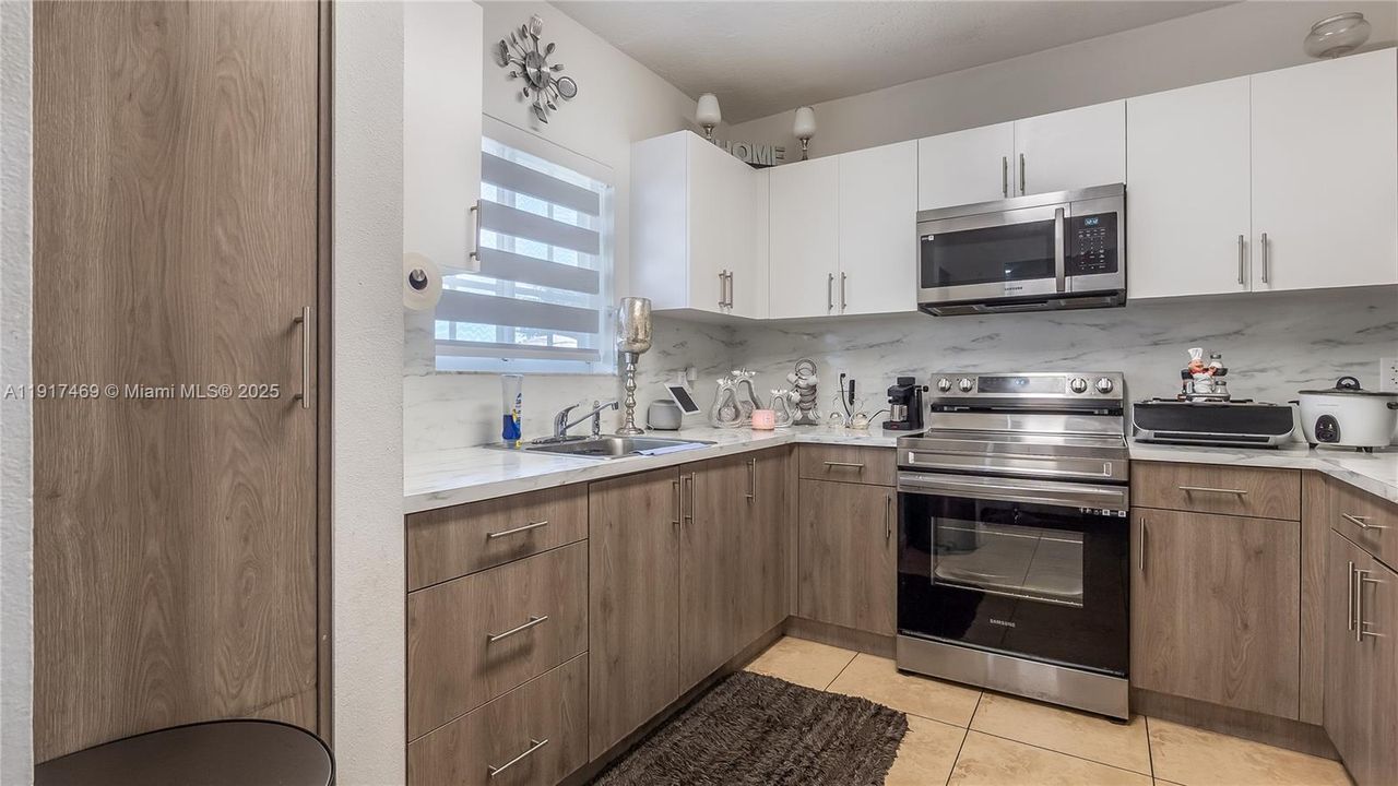 出租: $2,600 (3 贝兹, 2 浴室, 1150 平方英尺)