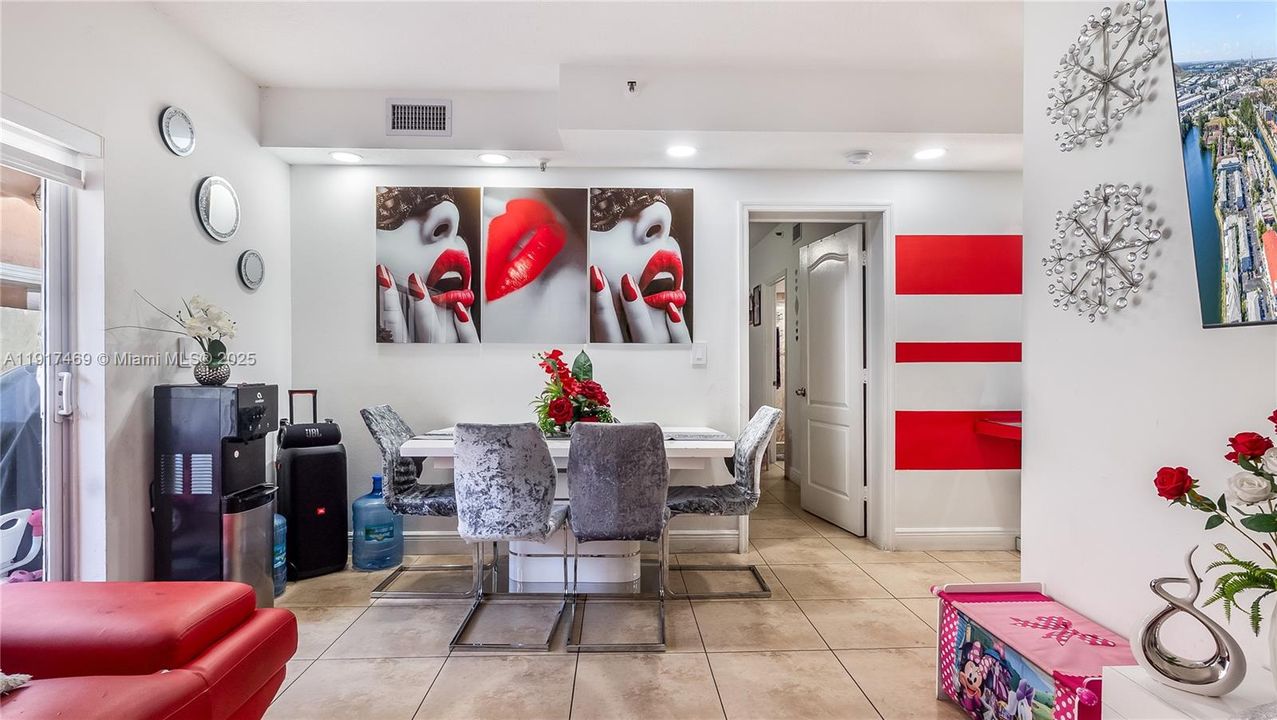 出租: $2,600 (3 贝兹, 2 浴室, 1150 平方英尺)