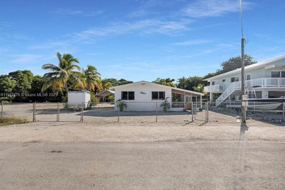 Недавно продано: $598,000 (3 спален, 2 ванн, 1136 Квадратных фут)