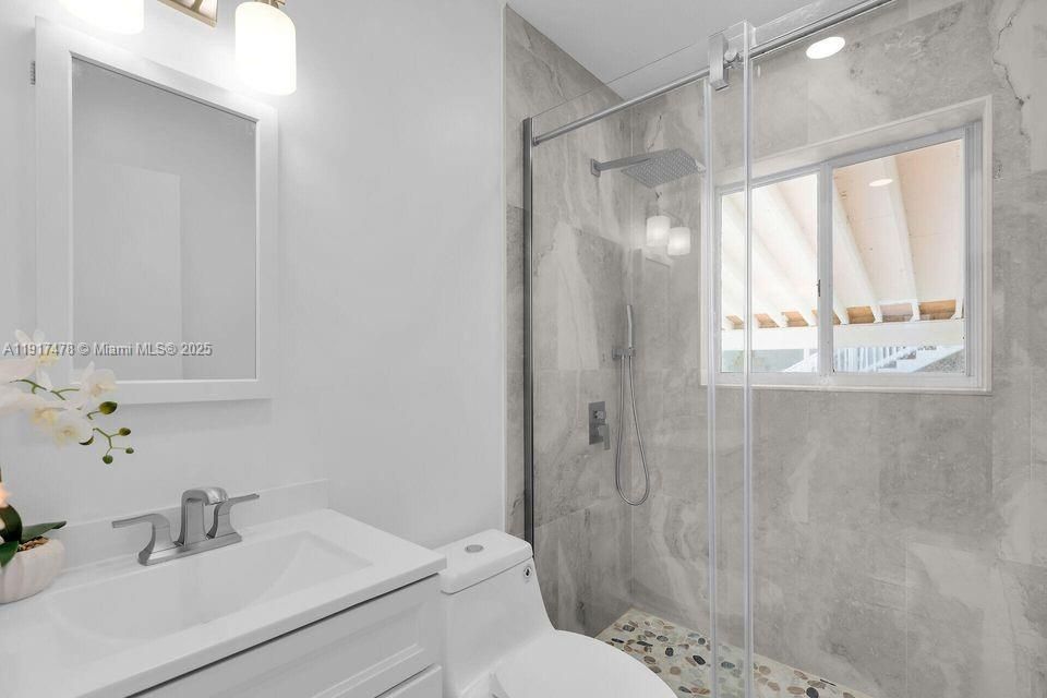 Недавно продано: $598,000 (3 спален, 2 ванн, 1136 Квадратных фут)