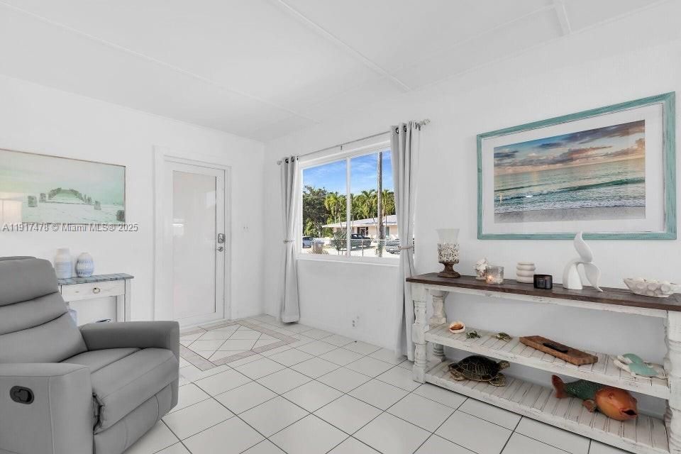 Недавно продано: $598,000 (3 спален, 2 ванн, 1136 Квадратных фут)