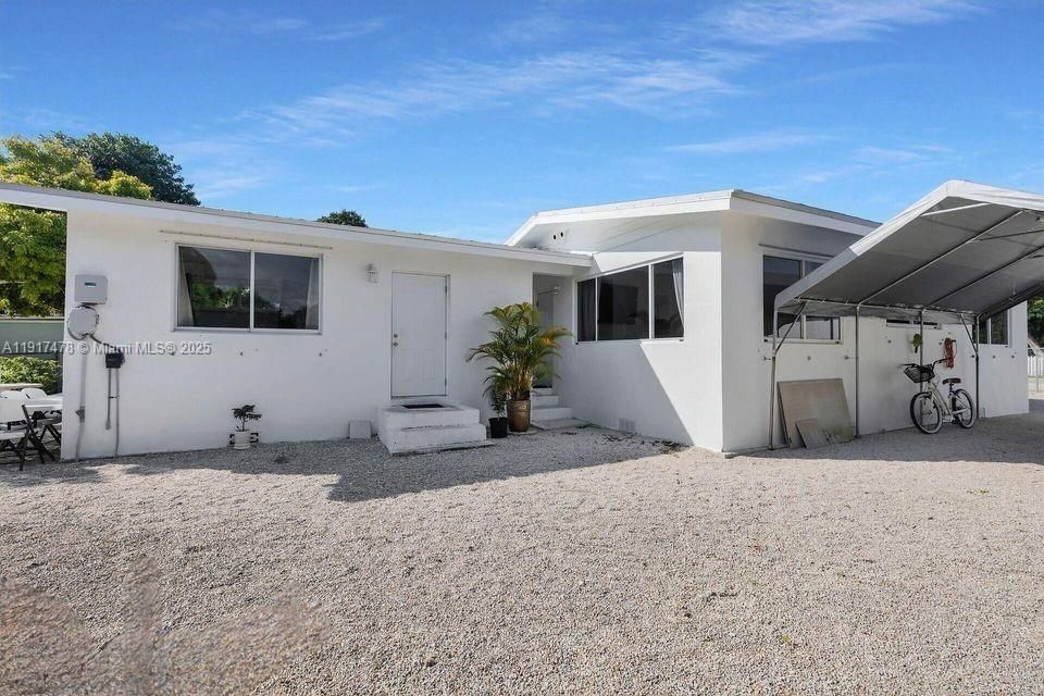 Недавно продано: $598,000 (3 спален, 2 ванн, 1136 Квадратных фут)