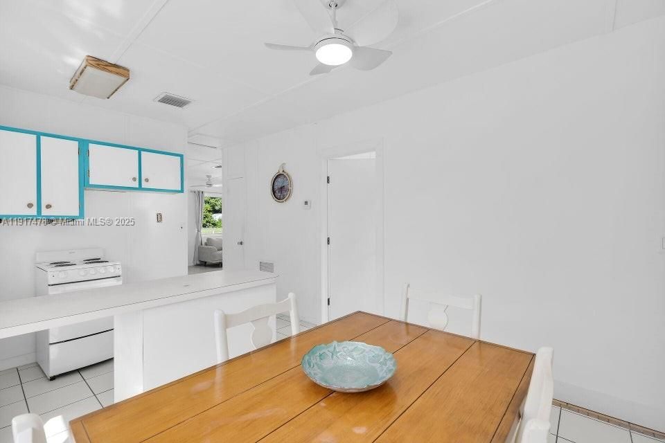 Недавно продано: $598,000 (3 спален, 2 ванн, 1136 Квадратных фут)