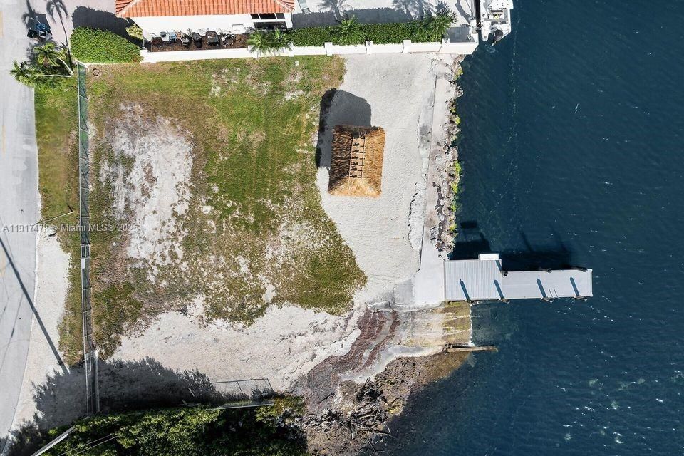 Недавно продано: $598,000 (3 спален, 2 ванн, 1136 Квадратных фут)