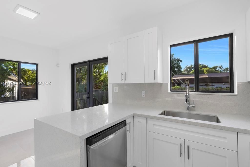 待售: $799,000 (3 贝兹, 2 浴室, 1420 平方英尺)