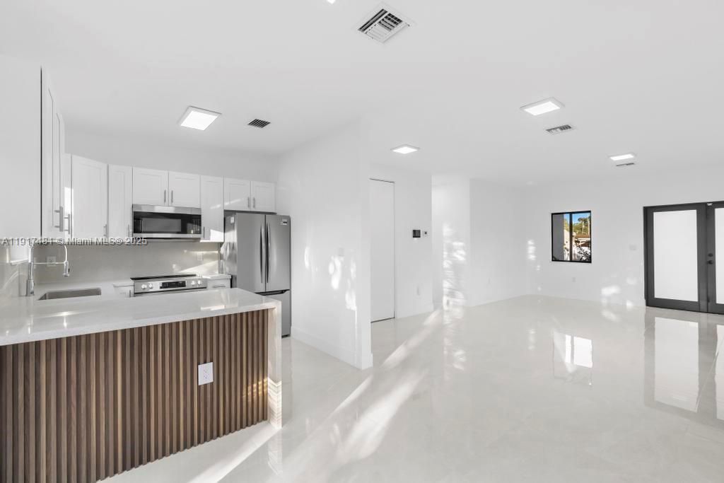 待售: $799,000 (3 贝兹, 2 浴室, 1420 平方英尺)