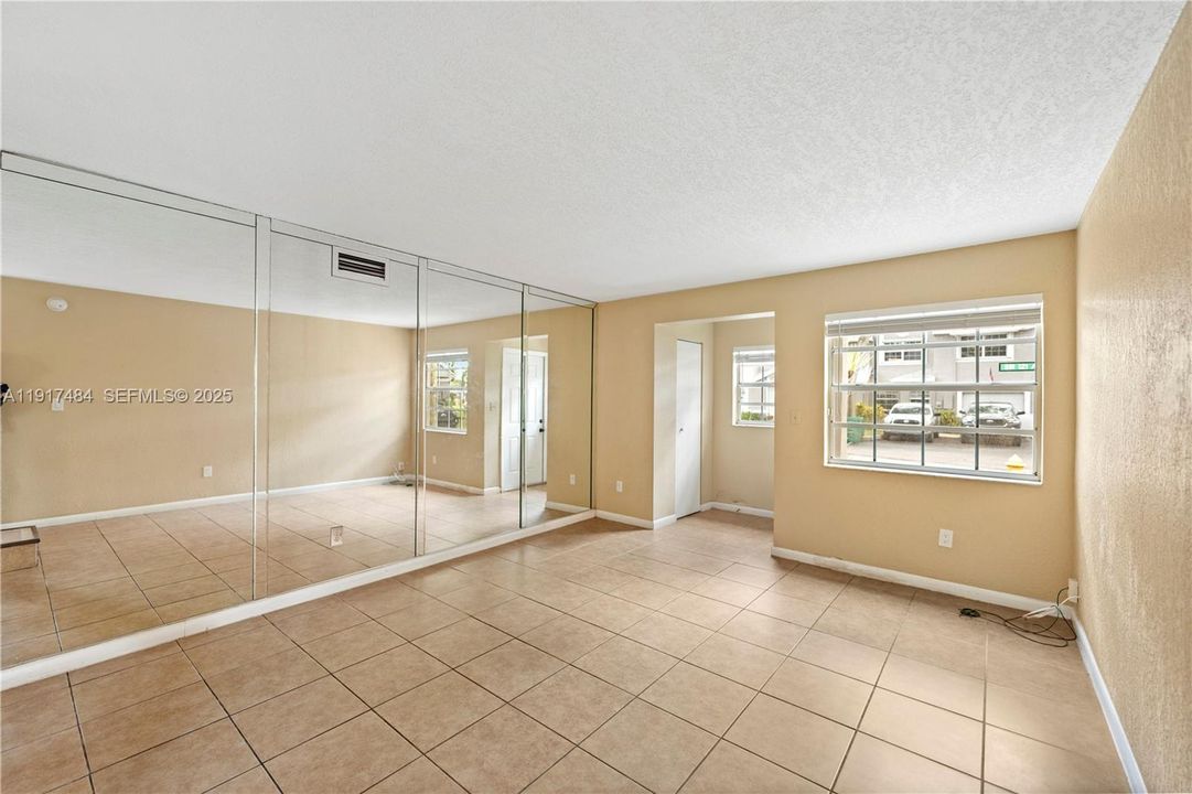 For Rent: $3,200 (3 beds, 2 baths, 1488 Square Feet)