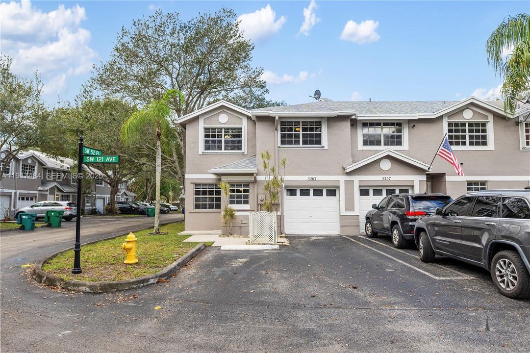 For Rent: $3,200 (3 beds, 2 baths, 1488 Square Feet)