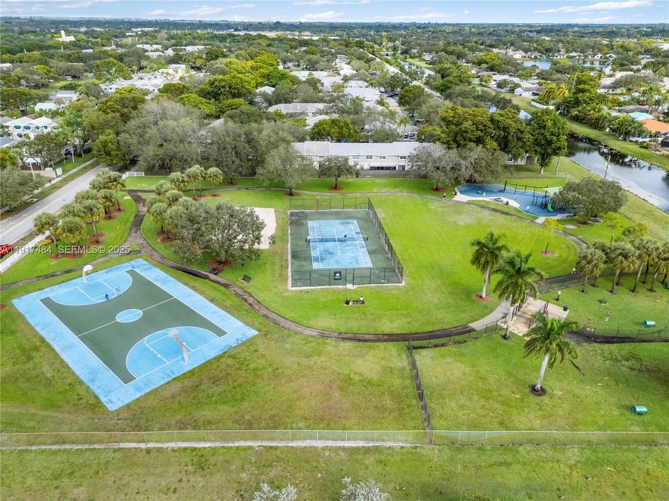 For Rent: $3,200 (3 beds, 2 baths, 1488 Square Feet)