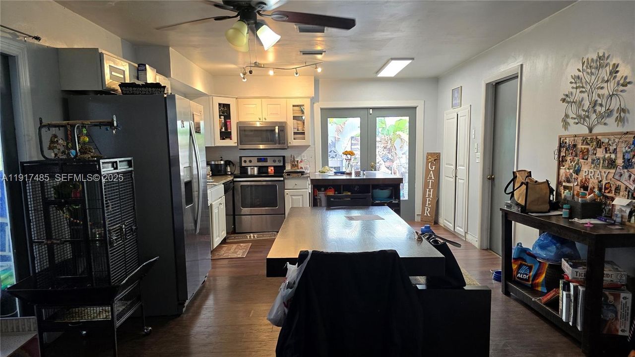 For Sale: $385,000 (3 beds, 2 baths, 1447 Square Feet)