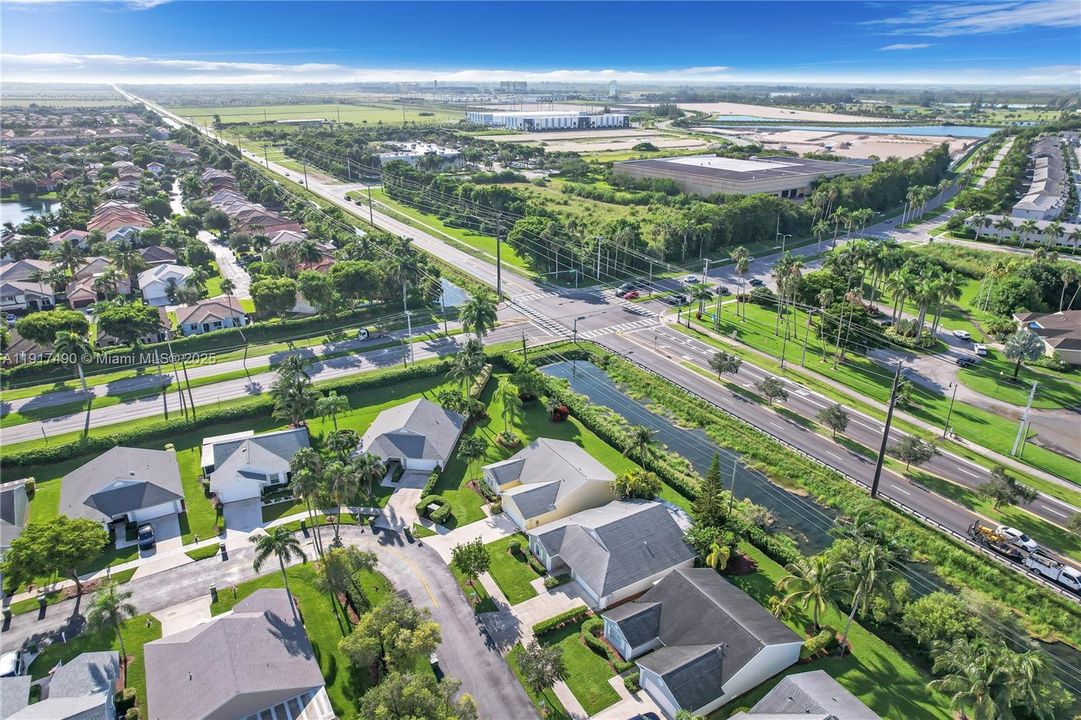 出租: $3,200 (3 贝兹, 2 浴室, 1627 平方英尺)