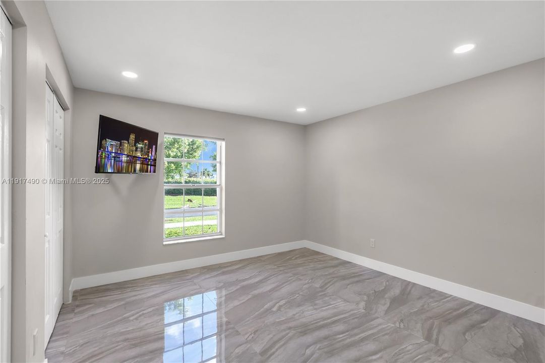 出租: $3,200 (3 贝兹, 2 浴室, 1627 平方英尺)