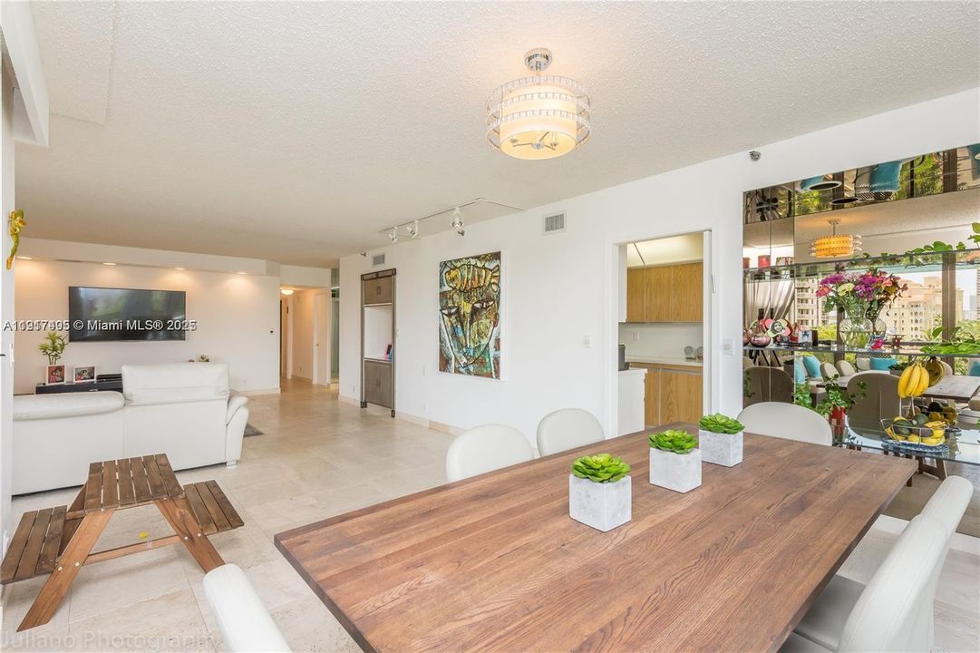 For Sale: $596,000 (2 beds, 2 baths, 1825 Square Feet)