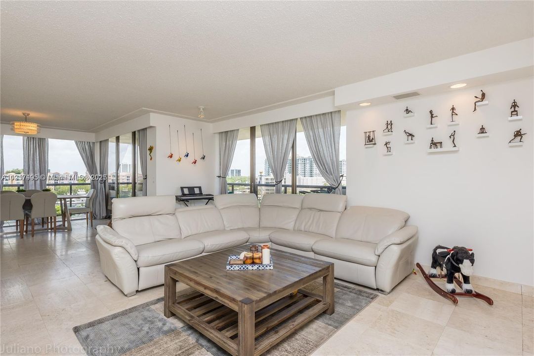 For Sale: $596,000 (2 beds, 2 baths, 1825 Square Feet)