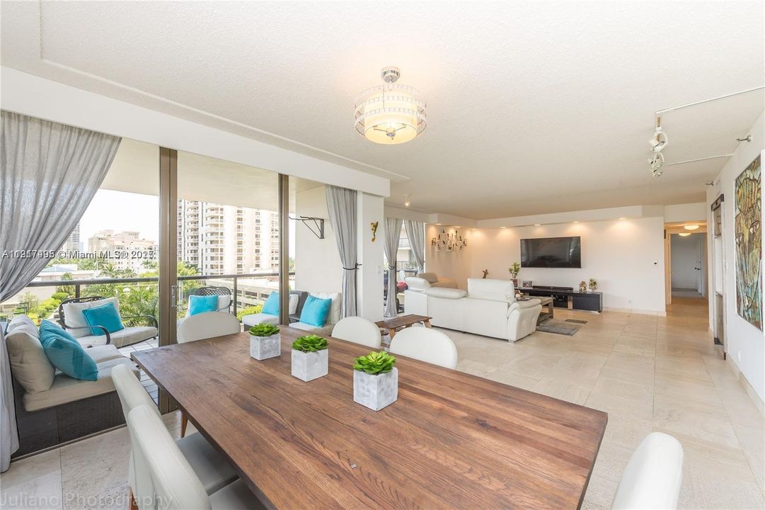 For Sale: $596,000 (2 beds, 2 baths, 1825 Square Feet)