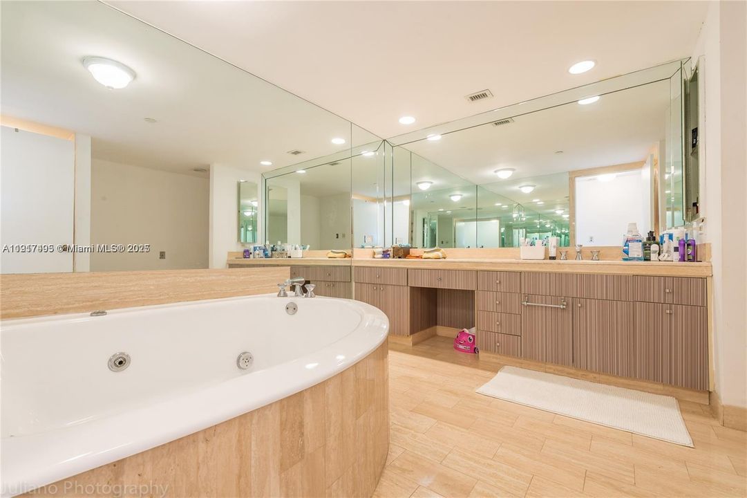 For Sale: $596,000 (2 beds, 2 baths, 1825 Square Feet)