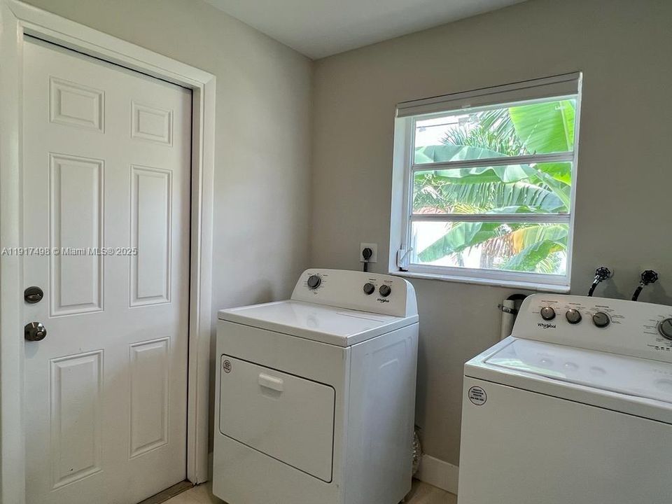 For Rent: $3,700 (2 beds, 2 baths, 1586 Square Feet)