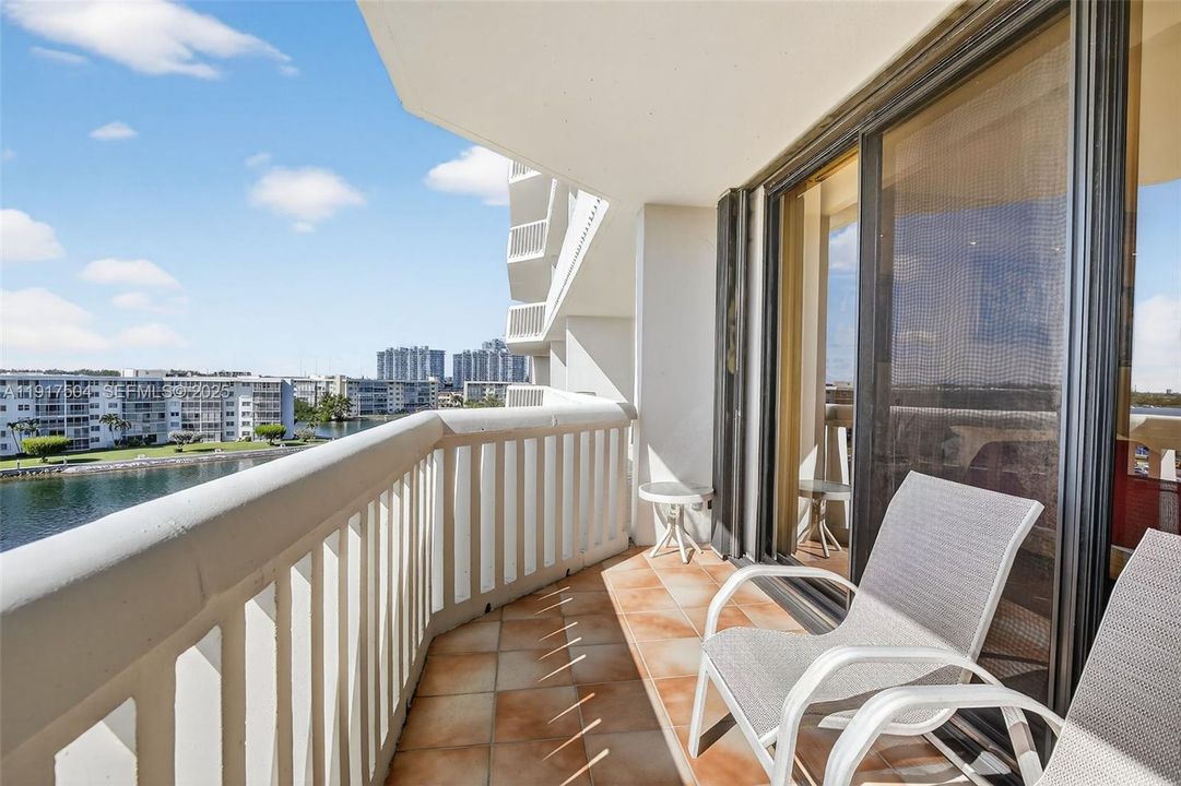 For Sale: $599,000 (3 beds, 2 baths, 1900 Square Feet)