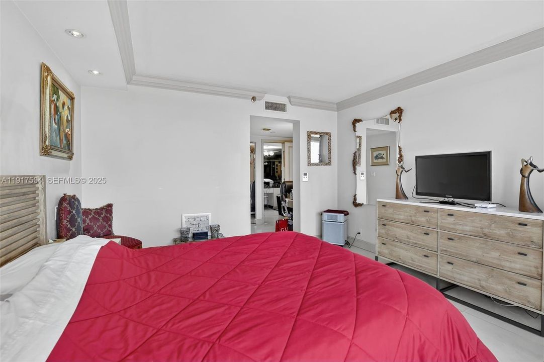 For Sale: $599,000 (3 beds, 2 baths, 1900 Square Feet)