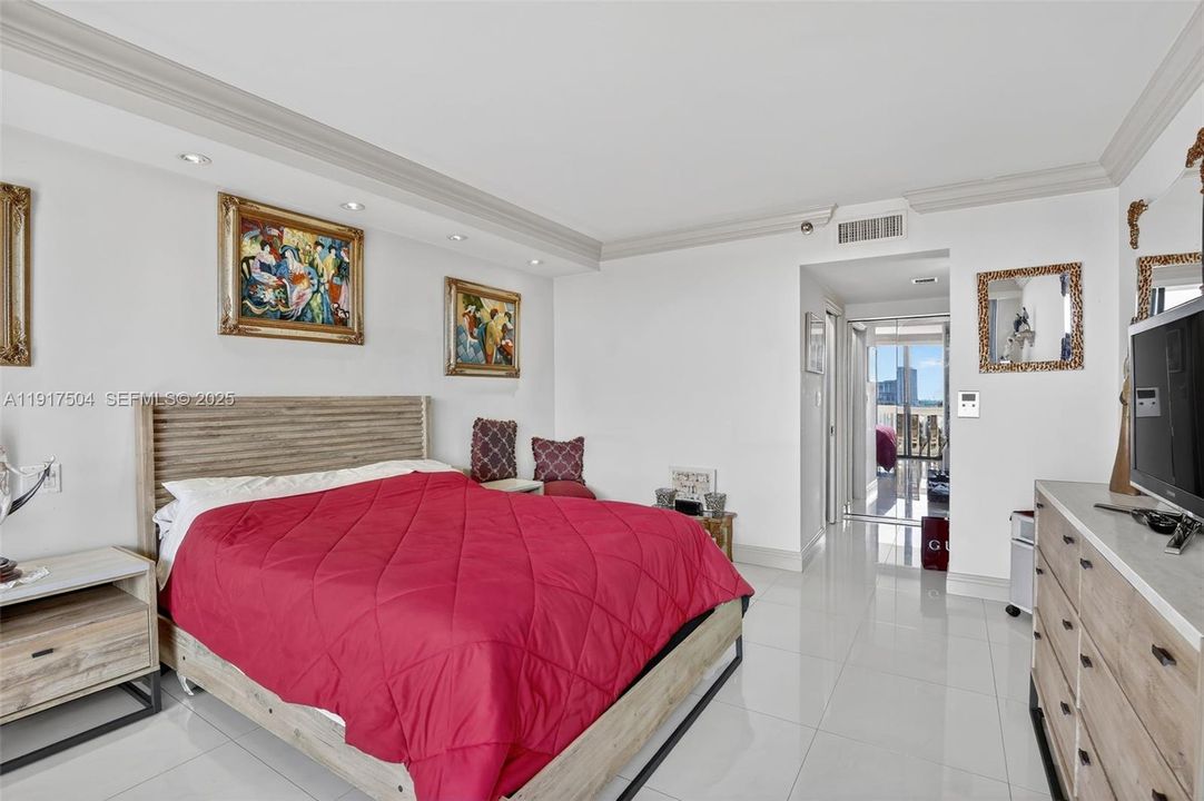 For Sale: $599,000 (3 beds, 2 baths, 1900 Square Feet)