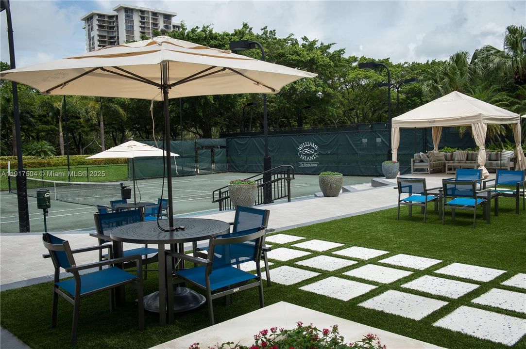 For Sale: $599,000 (3 beds, 2 baths, 1900 Square Feet)