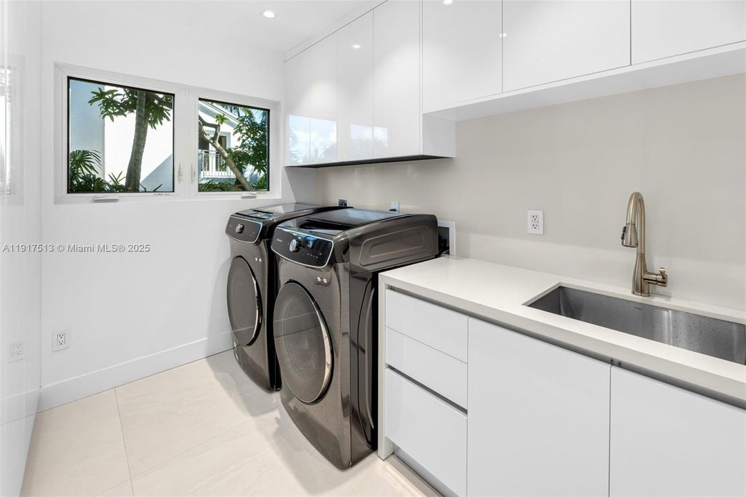 待售: $16,495,000 (6 贝兹, 6 浴室, 6978 平方英尺)