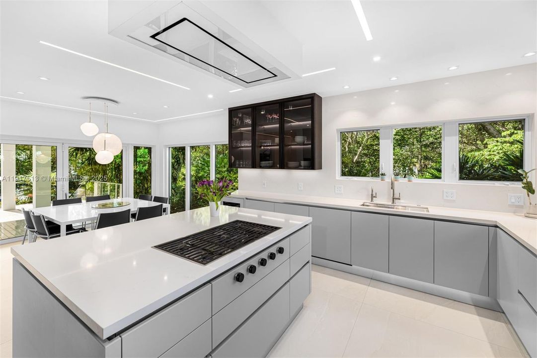 待售: $16,495,000 (6 贝兹, 6 浴室, 6978 平方英尺)