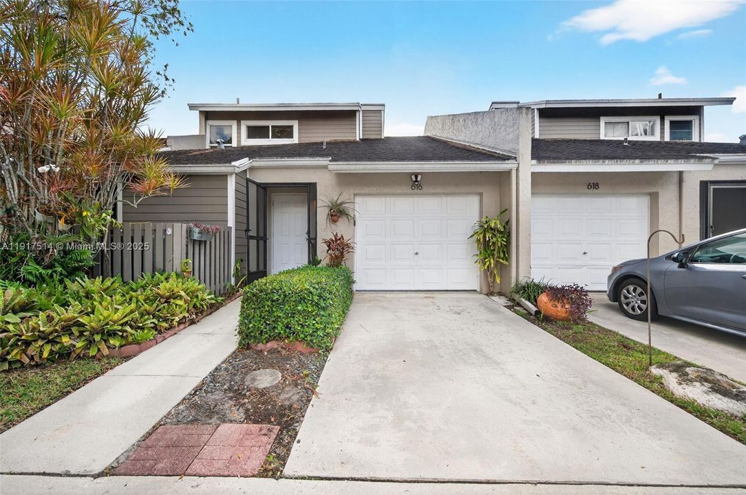 For Rent: $3,350 (3 beds, 2 baths, 1340 Square Feet)